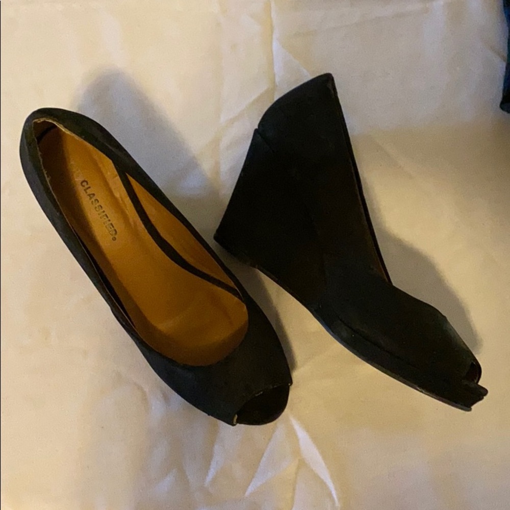 Black velvet wedges